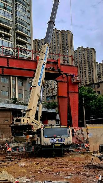 專業(yè)團(tuán)隊(duì)，做專業(yè)的事情 龍門吊拆除現(xiàn)場(chǎng)實(shí)拍